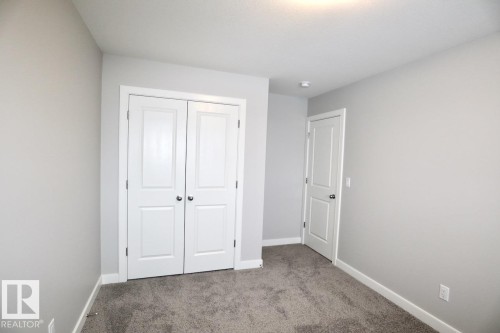 Upper 9406 Pear Crescent, Edmonton, AB - Indoor Photo Showing Other Room
