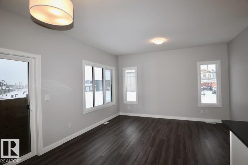 Upper 9406 Pear Crescent, Edmonton, AB - Indoor Photo Showing Other Room