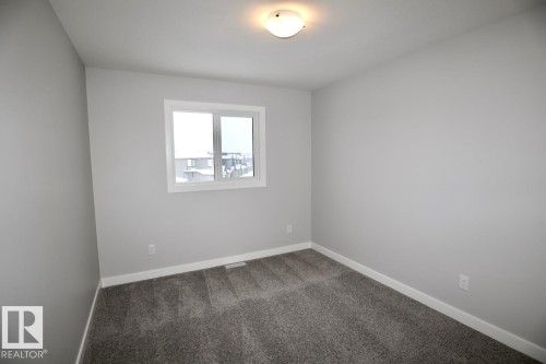 Upper 9406 Pear Crescent, Edmonton, AB - Indoor Photo Showing Other Room