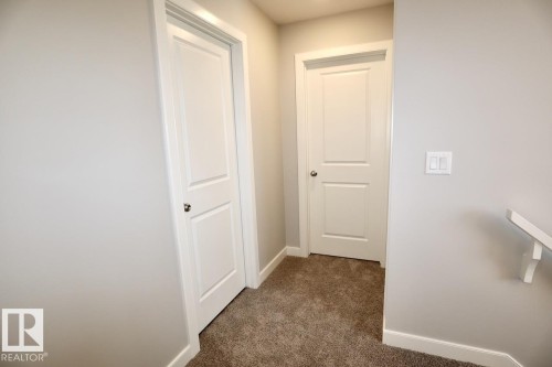 Upper 9406 Pear Crescent, Edmonton, AB - Indoor Photo Showing Other Room
