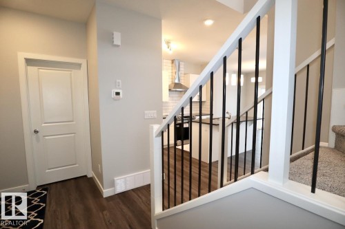 Upper 9406 Pear Crescent, Edmonton, AB - Indoor Photo Showing Other Room