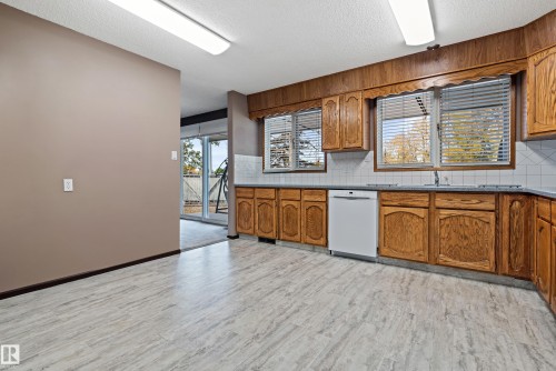 5558 145A Avenue, Edmonton, AB - Indoor Photo Showing Kitchen