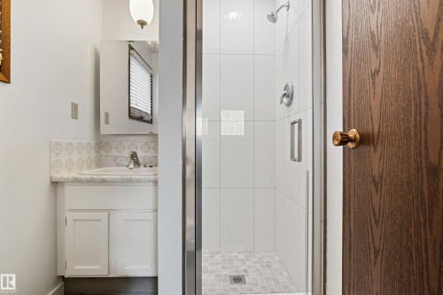 5558 145A Avenue, Edmonton, AB - Indoor Photo Showing Bathroom