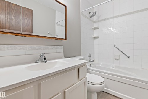 5558 145A Avenue, Edmonton, AB - Indoor Photo Showing Bathroom