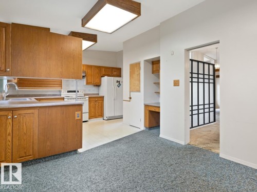 7404 Rowland Road, Edmonton, AB - Indoor Photo Showing Kitchen