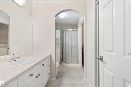7 10848 8 Avenue, Edmonton, AB - Indoor Photo Showing Bathroom