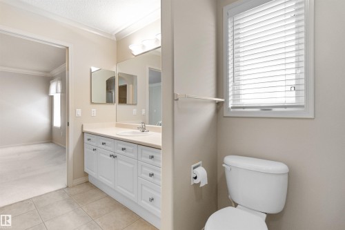 7 10848 8 Avenue, Edmonton, AB - Indoor Photo Showing Bathroom