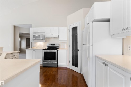7 10848 8 Avenue, Edmonton, AB - Indoor Photo Showing Kitchen