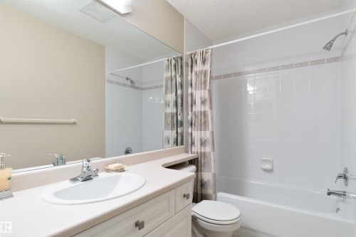 7 10848 8 Avenue, Edmonton, AB - Indoor Photo Showing Bathroom