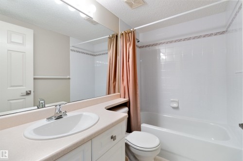 7 10848 8 Avenue, Edmonton, AB - Indoor Photo Showing Bathroom