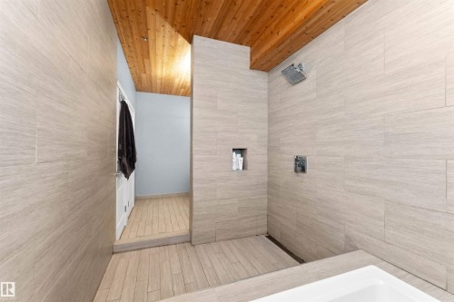 104 9804 101 Street, Edmonton, AB - Indoor Photo Showing Bathroom