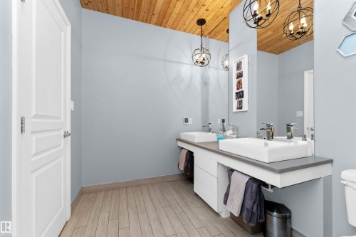 104 9804 101 Street, Edmonton, AB - Indoor Photo Showing Bathroom