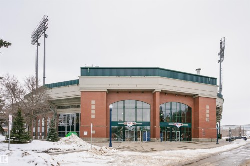 104 9804 101 Street, Edmonton, AB - Outdoor