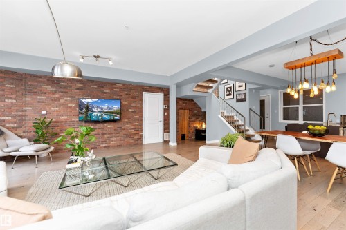 104 9804 101 Street, Edmonton, AB - Indoor Photo Showing Living Room