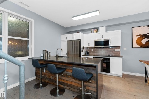 104 9804 101 Street, Edmonton, AB - Indoor Photo Showing Kitchen With Upgraded Kitchen