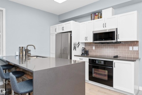 104 9804 101 Street, Edmonton, AB - Indoor Photo Showing Kitchen With Upgraded Kitchen