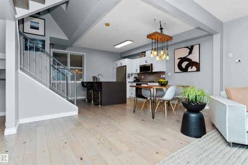 104 9804 101 Street, Edmonton, AB - Indoor