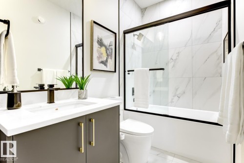 3514 45 Avenue, Beaumont, AB - Indoor Photo Showing Bathroom