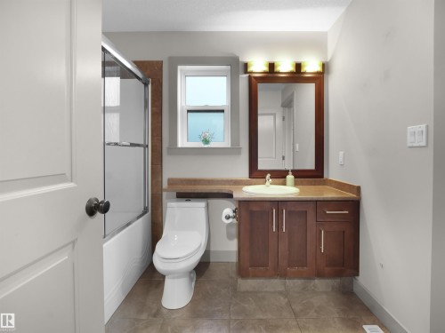2435 Hagen Way, Edmonton, AB - Indoor Photo Showing Bathroom