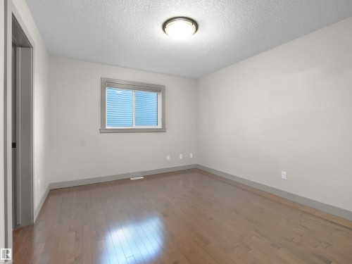 2435 Hagen Way, Edmonton, AB - Indoor Photo Showing Other Room