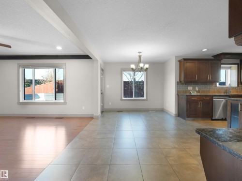 2435 Hagen Way, Edmonton, AB - Indoor Photo Showing Kitchen
