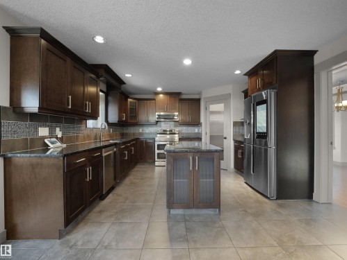 2435 Hagen Way, Edmonton, AB - Indoor Photo Showing Kitchen
