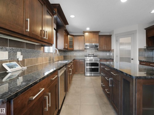 2435 Hagen Way, Edmonton, AB - Indoor Photo Showing Kitchen With Upgraded Kitchen