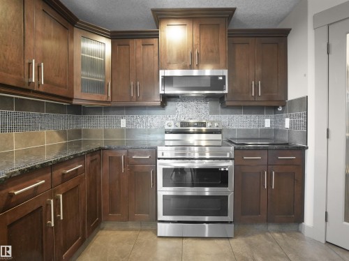 2435 Hagen Way, Edmonton, AB - Indoor Photo Showing Kitchen
