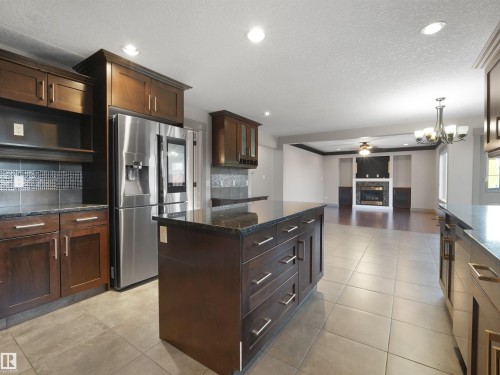 2435 Hagen Way, Edmonton, AB - Indoor Photo Showing Kitchen With Upgraded Kitchen