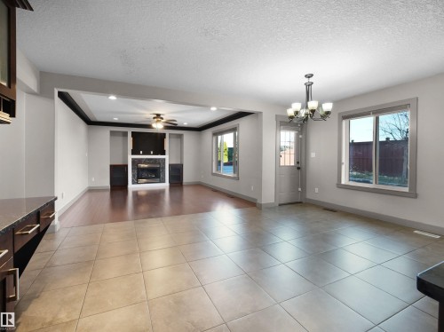 2435 Hagen Way, Edmonton, AB - Indoor Photo Showing Living Room