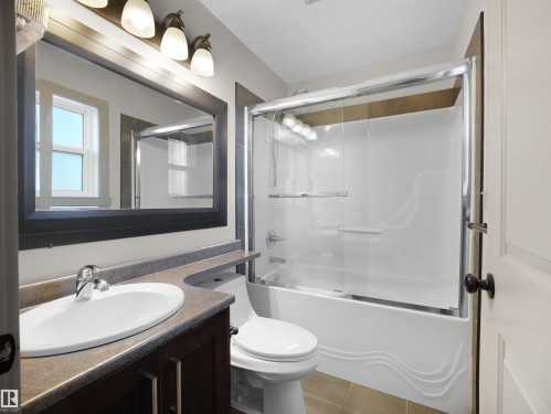 2435 Hagen Way, Edmonton, AB - Indoor Photo Showing Bathroom