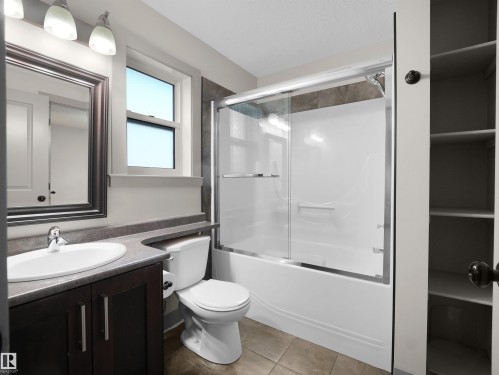 2435 Hagen Way, Edmonton, AB - Indoor Photo Showing Bathroom