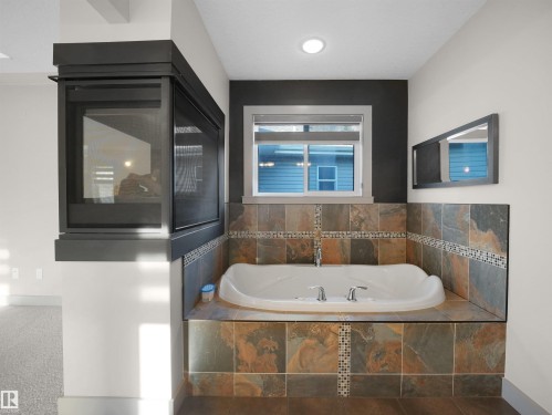 2435 Hagen Way, Edmonton, AB - Indoor Photo Showing Bathroom