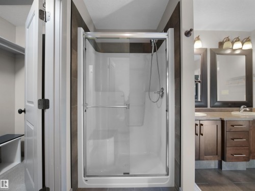 2435 Hagen Way, Edmonton, AB - Indoor Photo Showing Bathroom