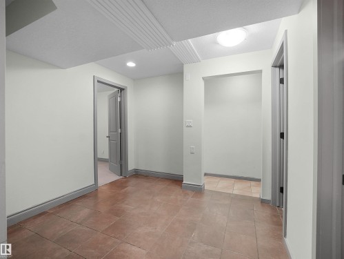 2435 Hagen Way, Edmonton, AB - Indoor Photo Showing Other Room