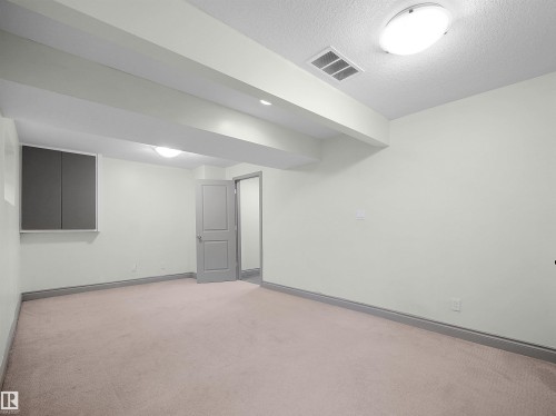 2435 Hagen Way, Edmonton, AB - Indoor