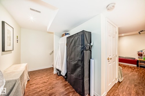 4908 213 Street Nw, Edmonton, AB - Indoor