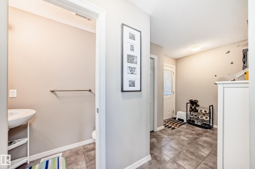 4908 213 Street Nw, Edmonton, AB - Indoor