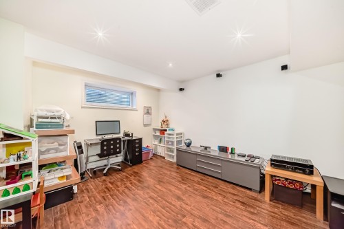 4908 213 Street Nw, Edmonton, AB - Indoor