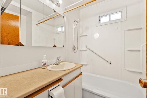 11819 59 Street, Edmonton, AB - Indoor Photo Showing Bathroom