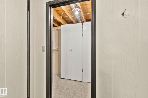 11819 59 Street, Edmonton, AB - Indoor