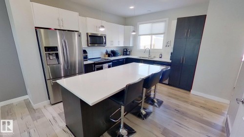 9876 206 Street, Edmonton, AB - Indoor Photo Showing Kitchen With Stainless Steel Kitchen With Upgraded Kitchen