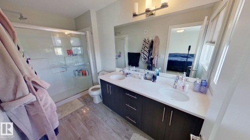 9876 206 Street, Edmonton, AB - Indoor Photo Showing Bathroom