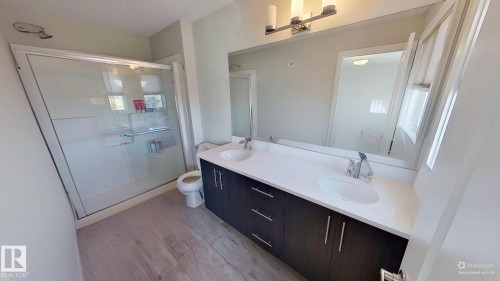 9876 206 Street, Edmonton, AB - Indoor Photo Showing Bathroom