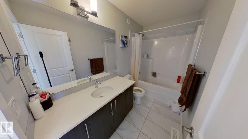 9876 206 Street, Edmonton, AB - Indoor Photo Showing Bathroom