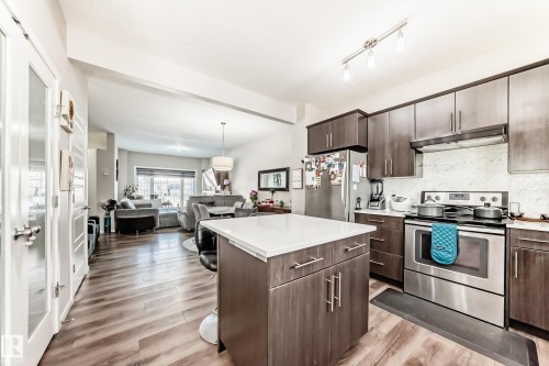 671 Lewis Green Drive, Edmonton, AB - Indoor Photo Showing Kitchen