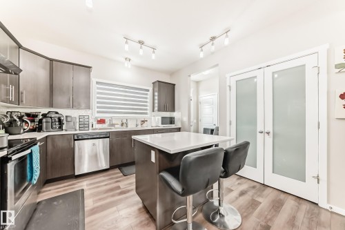 671 Lewis Green Drive, Edmonton, AB - Indoor Photo Showing Kitchen