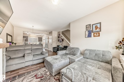 671 Lewis Green Drive, Edmonton, AB - Indoor Photo Showing Living Room
