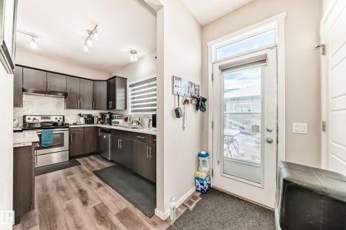 671 Lewis Green Drive, Edmonton, AB - Indoor Photo Showing Kitchen