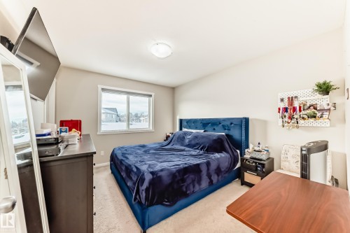 671 Lewis Green Drive, Edmonton, AB - Indoor Photo Showing Bedroom